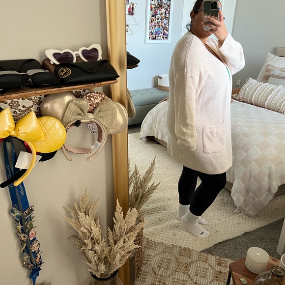 Women's White Sweater - Picture 1 of 7